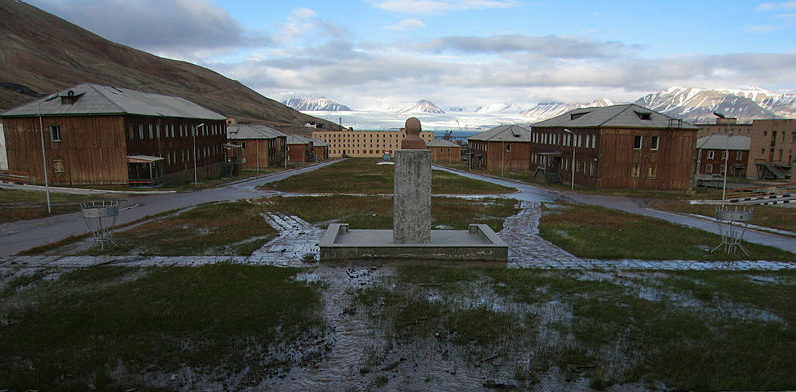 Dünyanın en kuzeyindeki Lenin heykeli, Pyramiden Hayalet Şehri, Svalbard