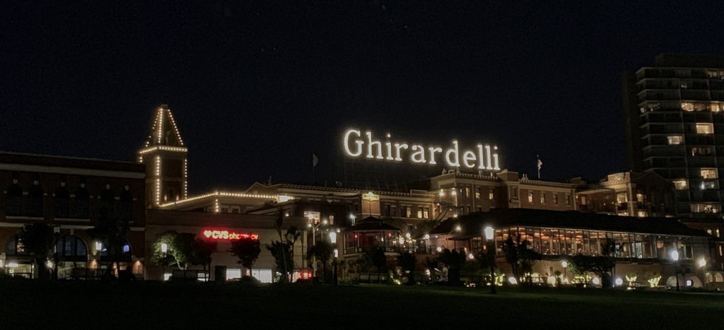 Akşam ışıklarında Ghirardelli Square