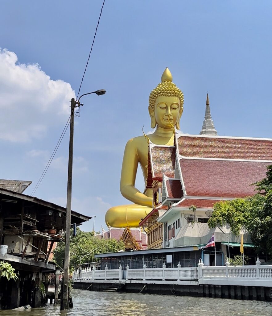 Dev-Buddhanin-nehirden-gorunumu-Bangkok